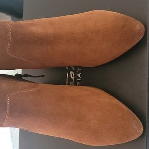 Ariat Meadowbrook suede leather ankle boots